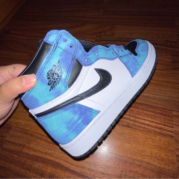 WMNS Air Jordan 1 Retro High OG ‘Tie-Dye’ - Picture 5 of 10